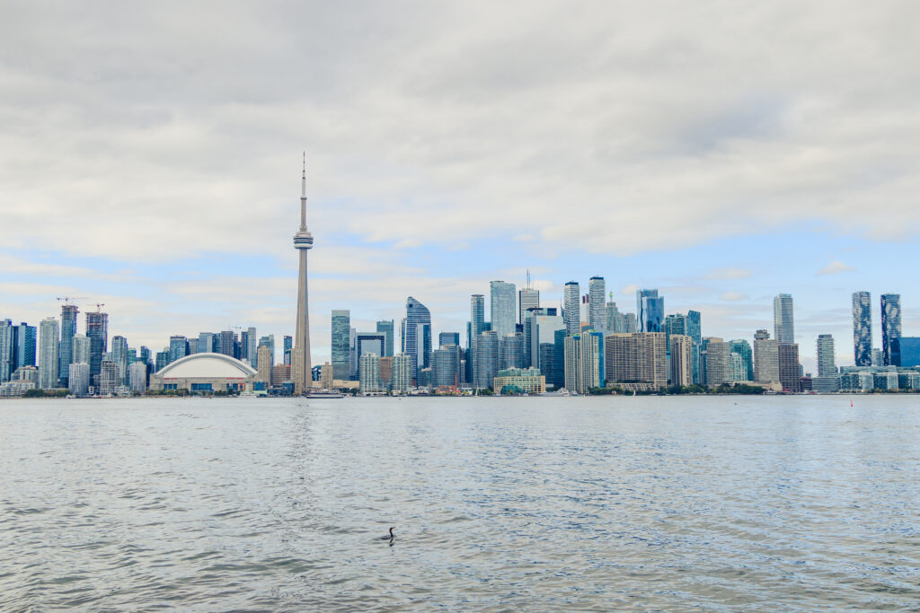 Toronto – die größte Stadt Kanadas mit Skyline und CN Tower.